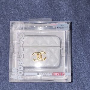 White Quilted AirPods Pro 2 Case Cover